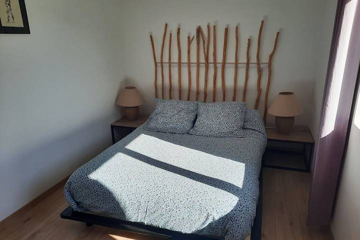 Gîte pour 5 personnes, avec terrasse ainsi que jardin et jacuzzi à Lambesc - 3