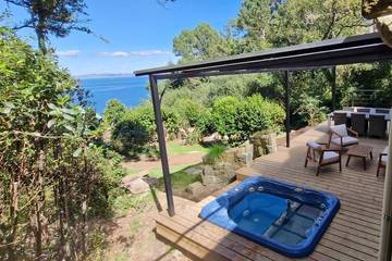 Gîte pour 12 personnes, avec jacuzzi ainsi que terrasse et jardin à Poullan-sur-Mer