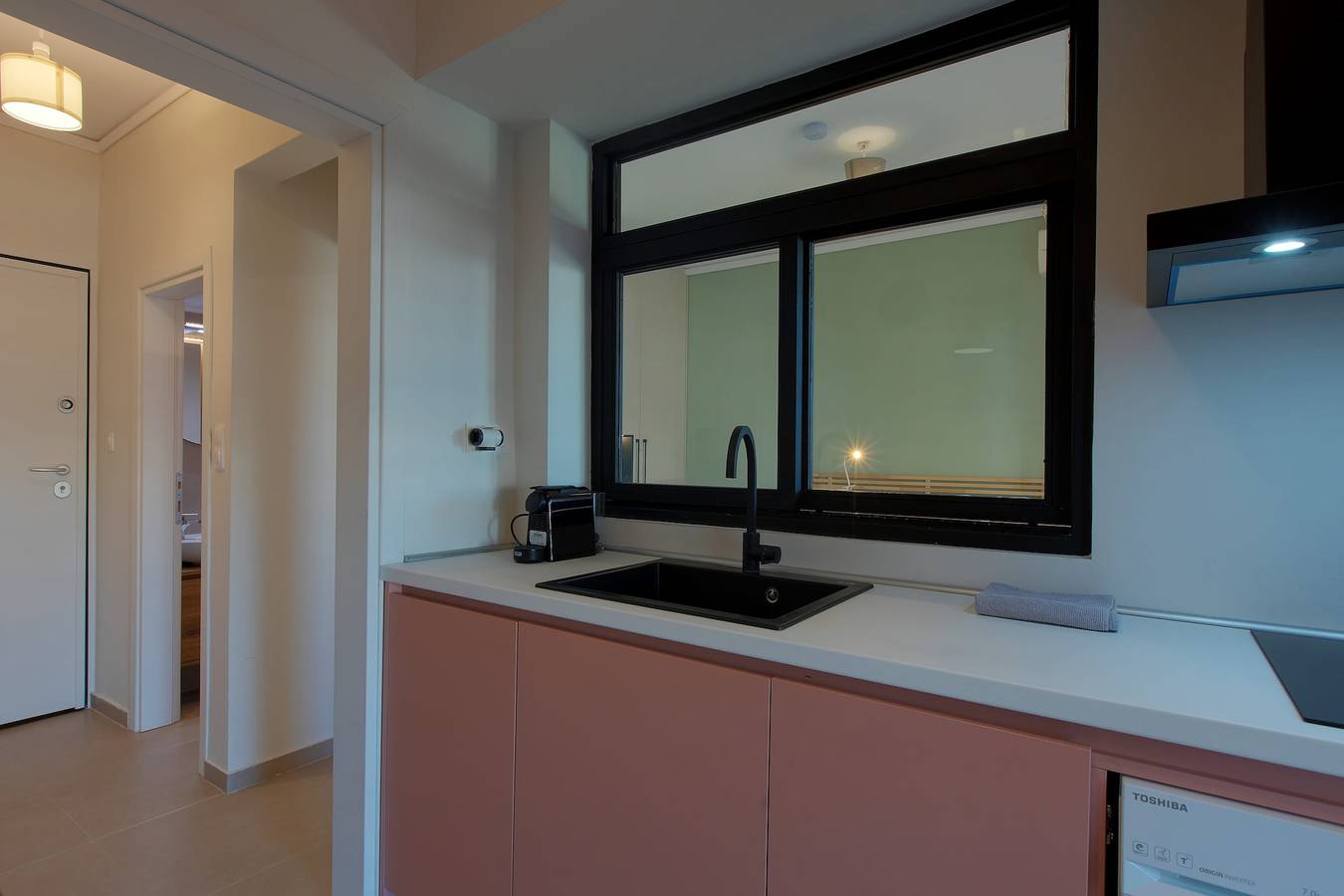 New Cozy Apt with Balcony close to Analipsi Metro, foto 15