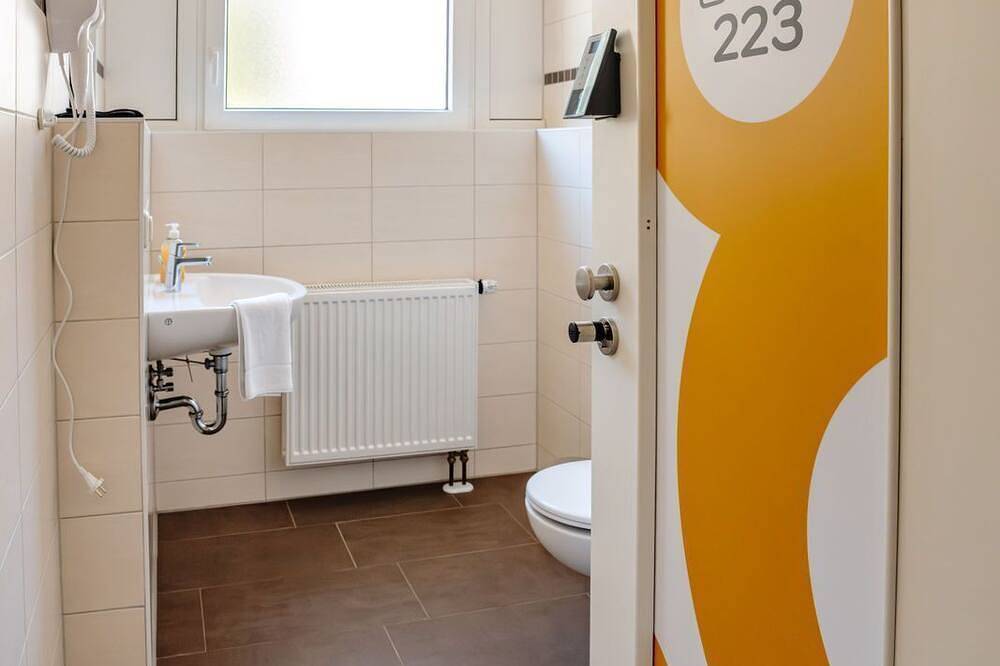 Ganze Wohnung, Doppelzimmer mit eigenem Flurbad / Ibergblick - Sonnenschein Hotel & Apartments in Heilbad Heiligenstadt, Region Eichsfeld