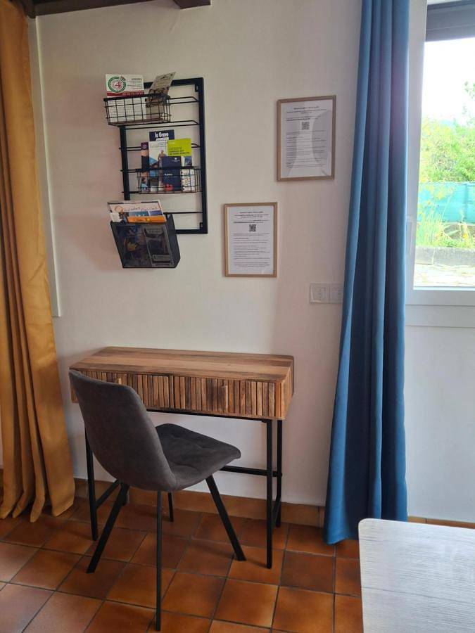 Gîte pour 4 personnes, avec terrasse et vue à Eygliers - 2