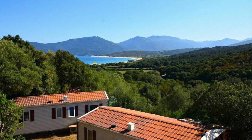 Camping pour 4 personnes, avec terrasse et vue
