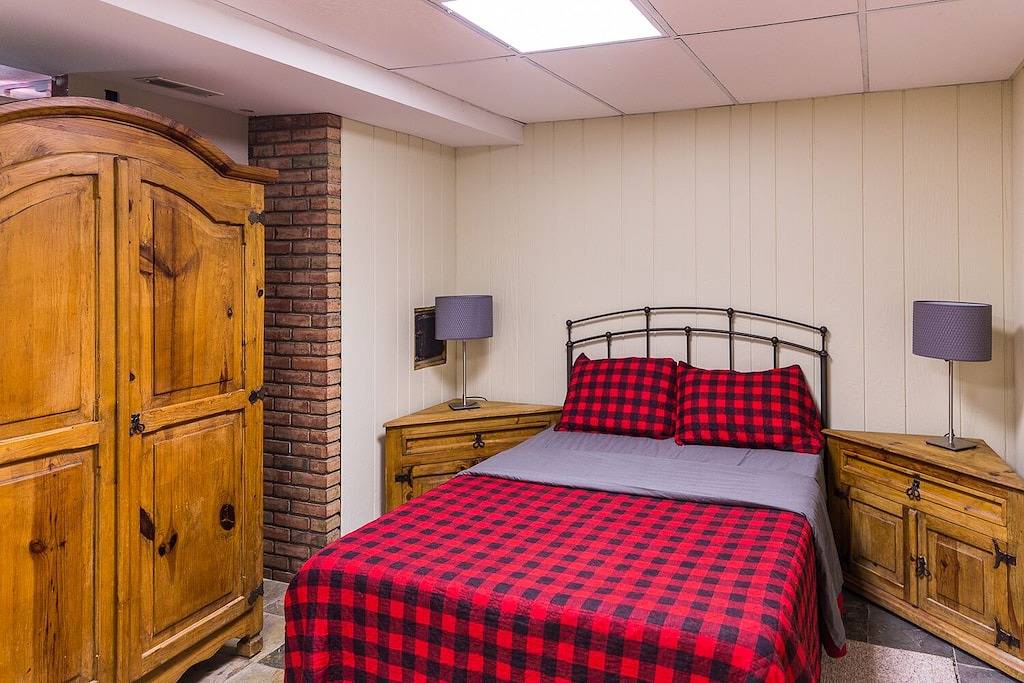 Riesige 3000sqf Creek Front - 8 Personen Whirlpool, Feuerstelle / Terrasse, Ski Hill in Saw Creek, Pike County