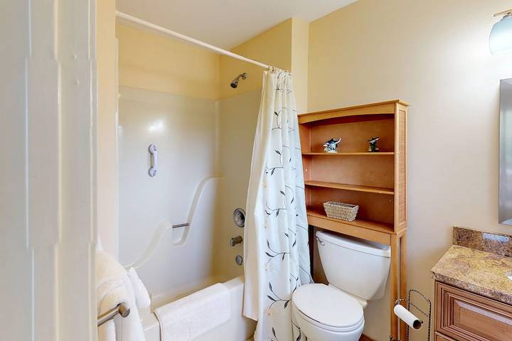 Vacation house for 12 people, with yard and hot tub in Lake Anna