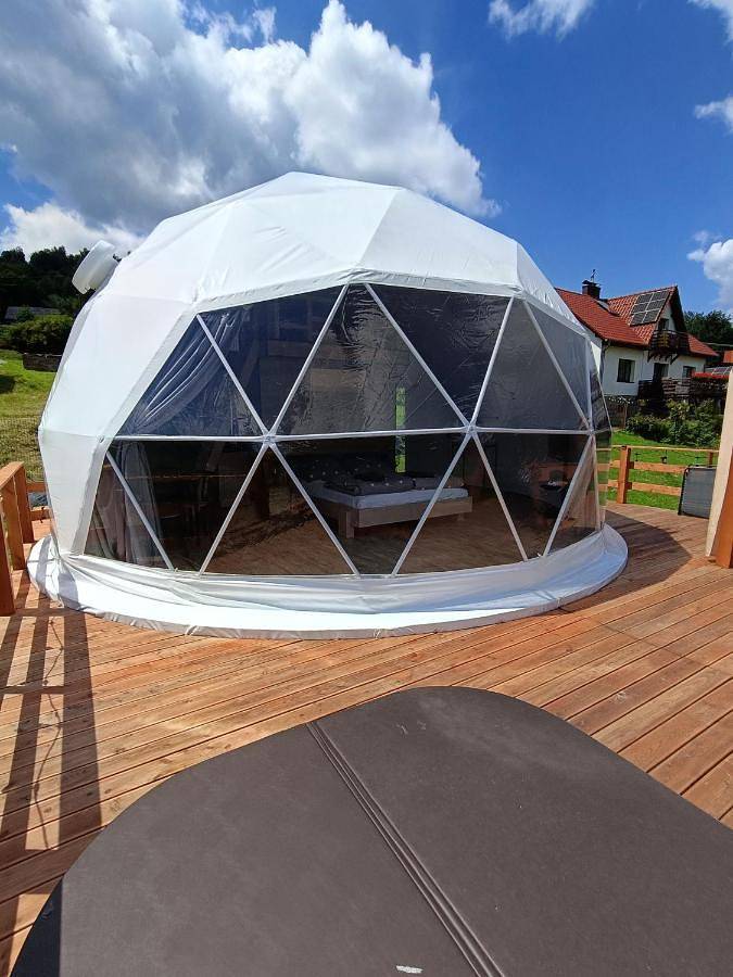 Kemping dla 4 osób, z jacuzzi i taras oraz ogród w Śląsk