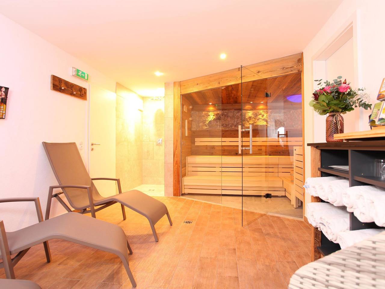 Ganze Ferienwohnung, Landhaus Bromm - Fewo Bergsteiger /2 Schlafräume/Dusche, Wc in Riezlern, Mittelberg