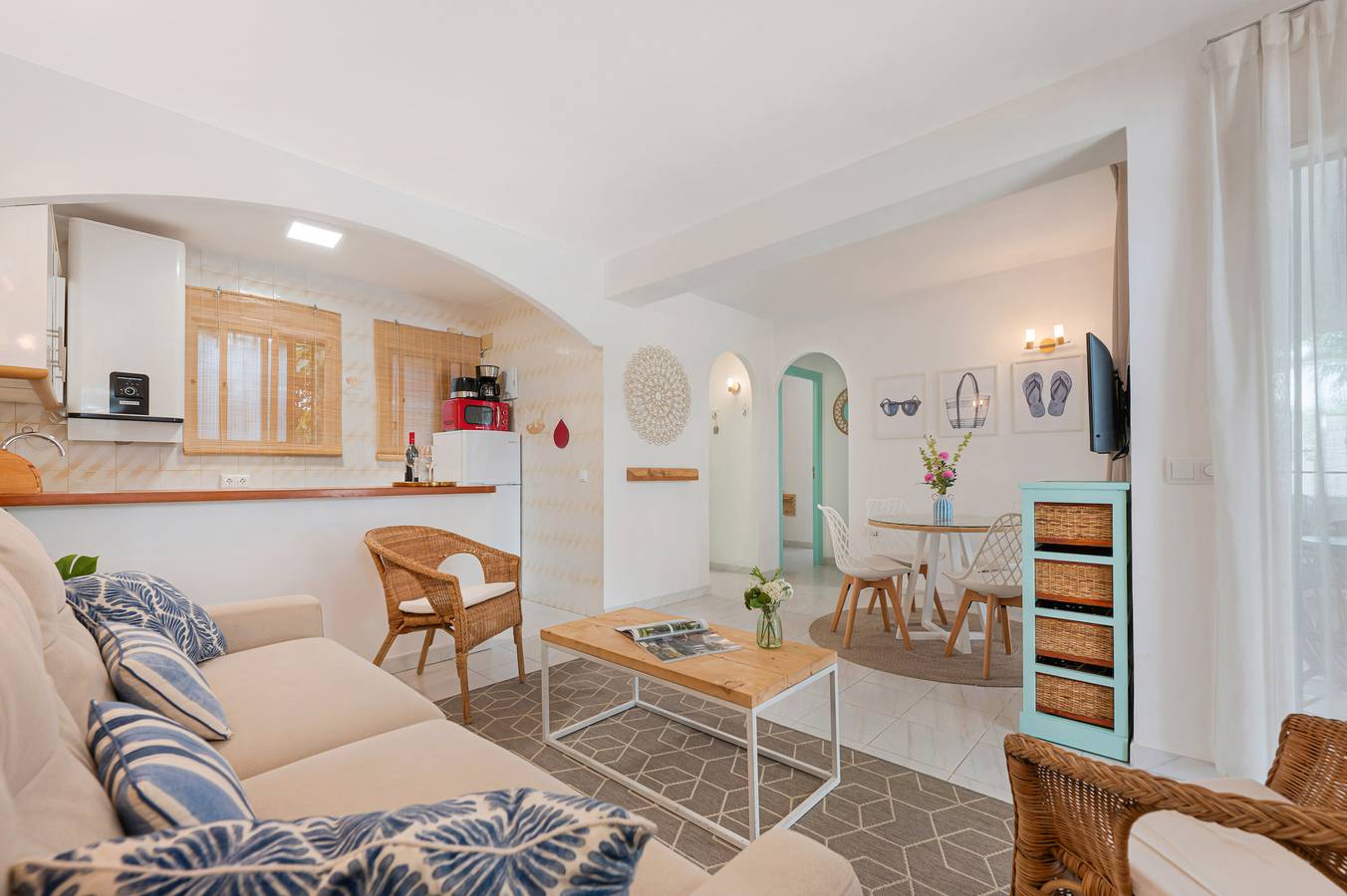 Ganze Wohnung, Apartment 'La Casita De La Playa' mit Gemeinschaftspool, Wlan und Klimaanlage in Carib Playa, Marbella