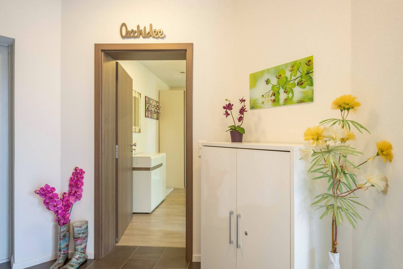 Ganze Wohnung, Ferienwohnung "Orchidee" mit großer Terrasse mit Blick in den Blumengarten in Sipplingen, Region Bodensee-Oberschwaben
