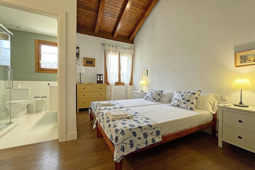 Casa Orgi, spacious first floor house next to the Orgi forest in Ultzama, Navarra Province