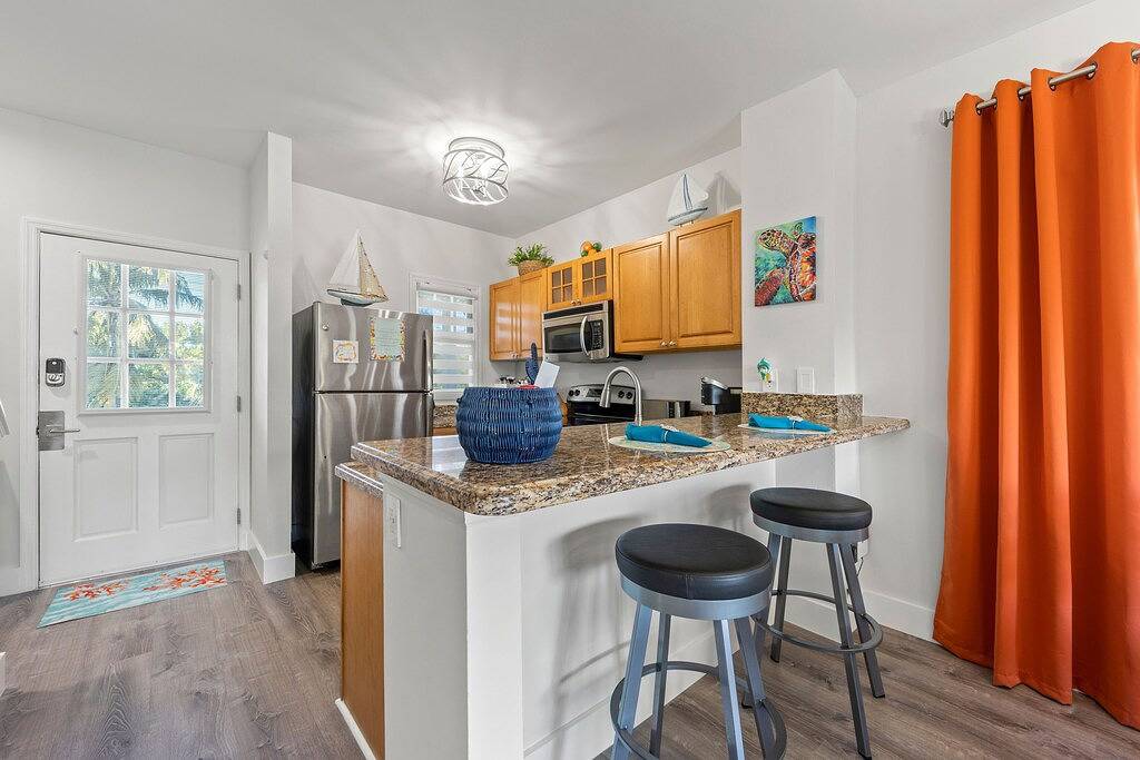 ★Newly remodeled tropical townhome★ Private plunge pool close to fun activities in Duck Key, Monroe County