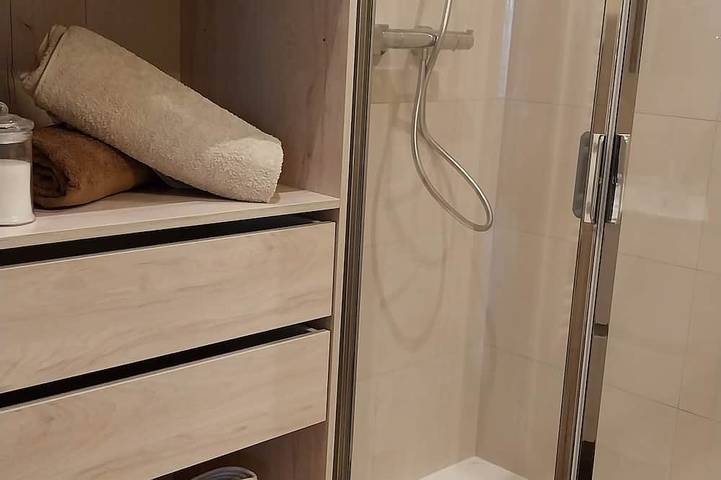 Entire apartment, Magnificent apartment in character residence with swimming pool in Aix-les-Bains, Chambéry region