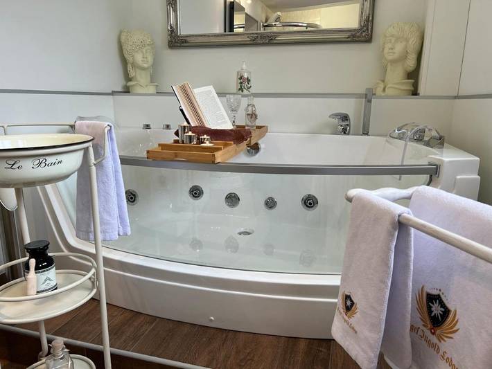 Gîte pour 9 personnes, avec jardin ainsi que piscine et jacuzzi à Habkern - 4