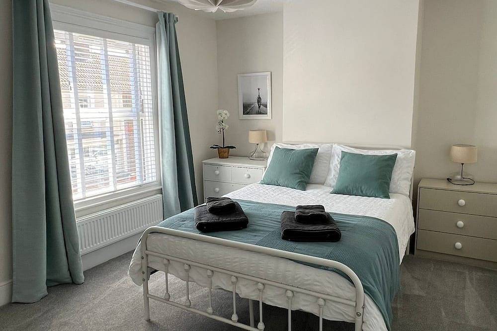Train Station Cottage Taunton - Walk to town, pet friendly! in Taunton, Somerset