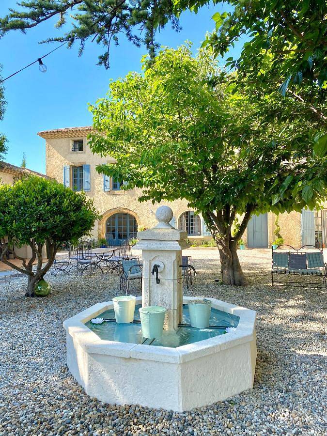 Chambre d’hôte pour 2 personnes, avec Terrasse ainsi que Jardin et Piscine à Violès