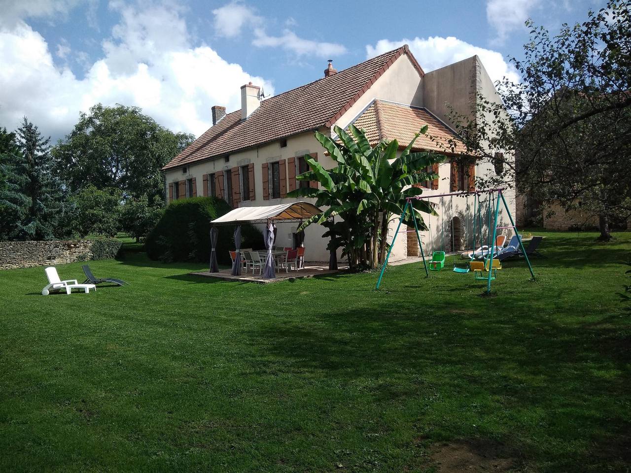 Acogedora casa de pueblo, se admiten mascotas, aparcamiento seguro in Montceau-et-Écharnant, Beaune region