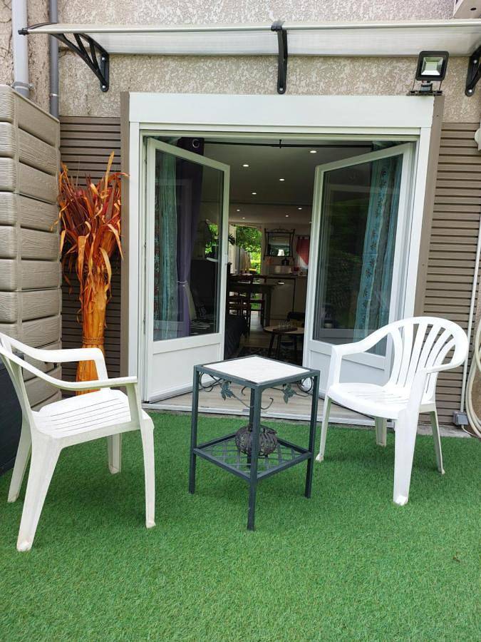 Appartement de vacances pour 3 personnes, avec terrasse ainsi que vue et jardin