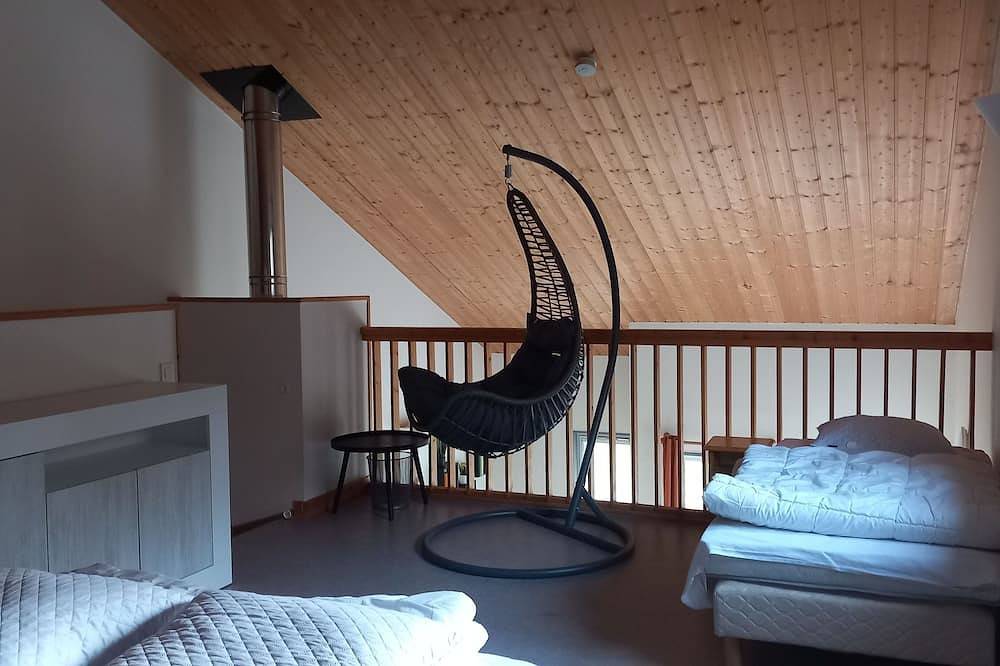 Chalet au bord d'un lac in Nontron, Parc naturel régional Périgord-Limousin