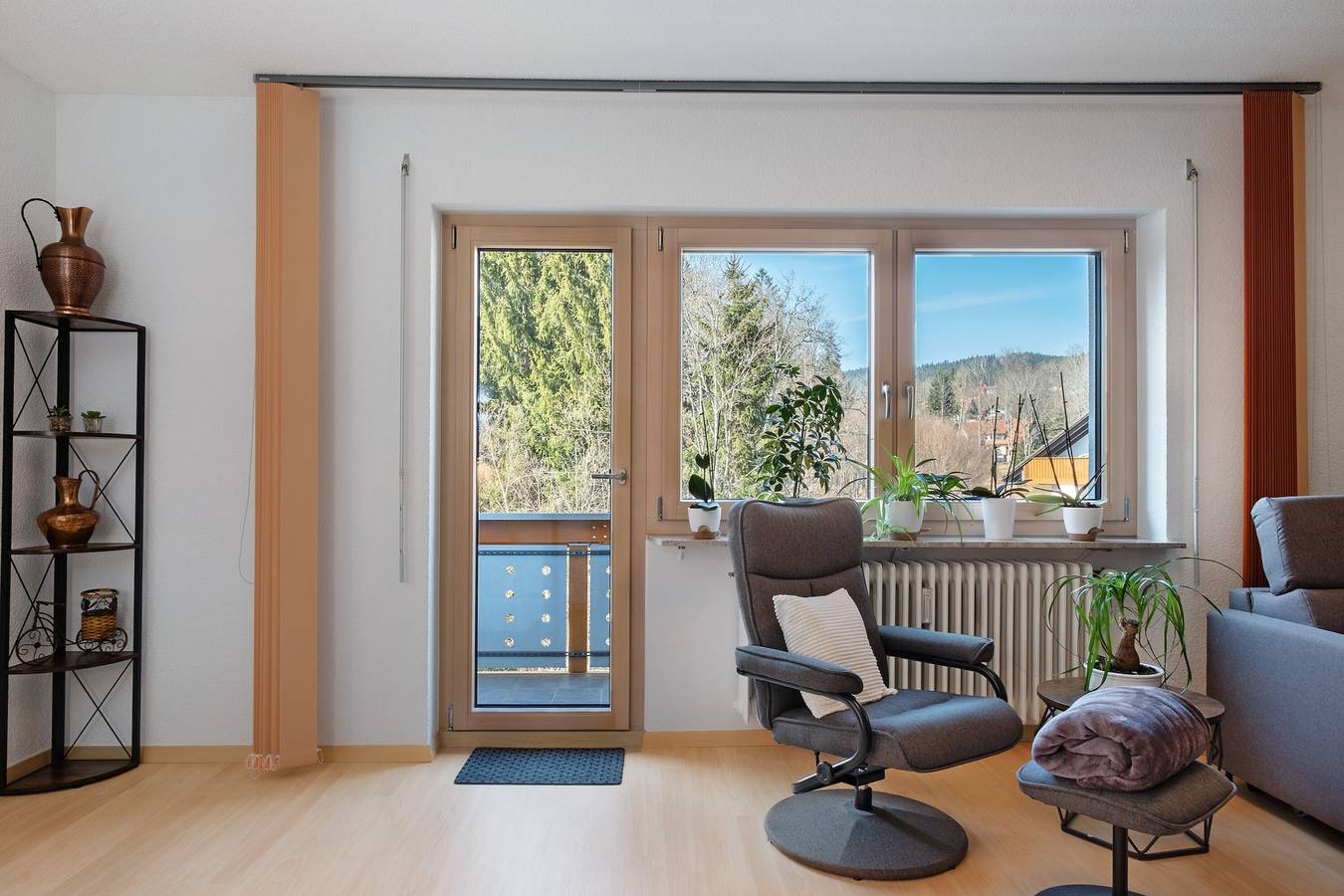 Apartamento inteiro, Apartamento 'Kessler Waldblick' com varanda e Wi-Fi in Hausern, Floresta Negra do Sul