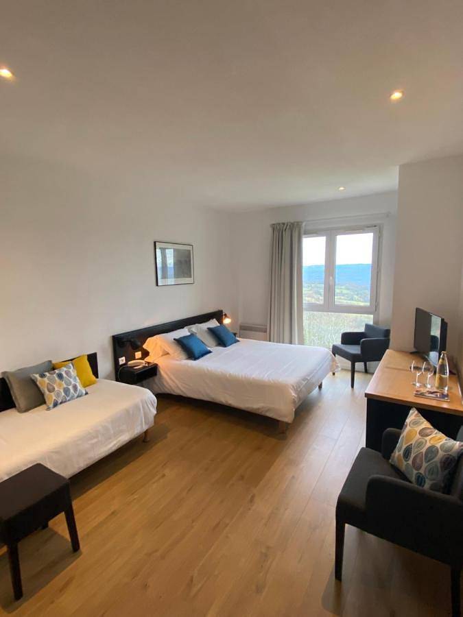 Hôtel pour 2 personnes, avec piscine ainsi que terrasse et jardin, animaux acceptés à Loubressac - 2