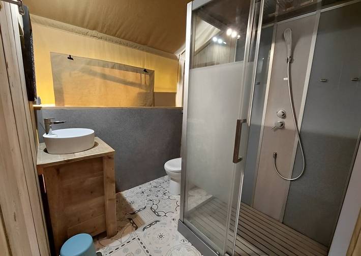 Tente pour 5 personnes, avec piscine et terrasse, animaux acceptés en Ardèche - 3