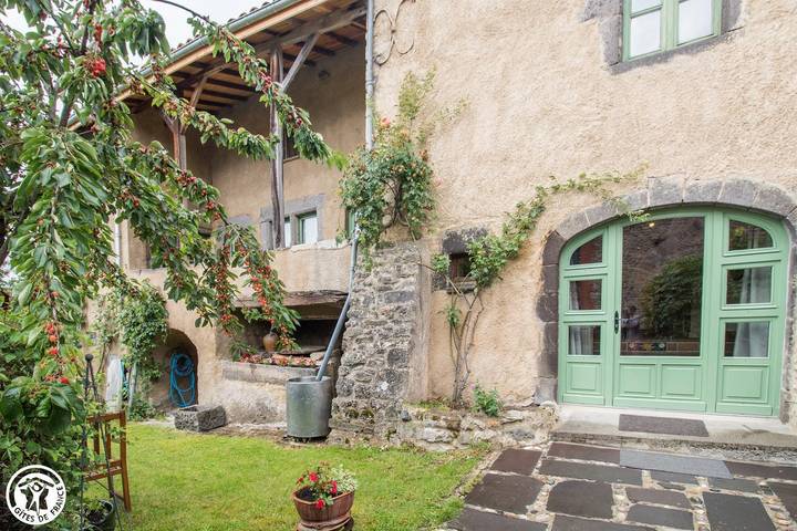 Gîte pour 6 personnes, avec Terrasse ainsi que Jardin et Vue