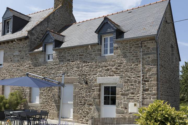 Gîte pour 6 personnes, avec jardin ainsi que piscine et terrasse à Saint-Jouan-des-Guérets - 4