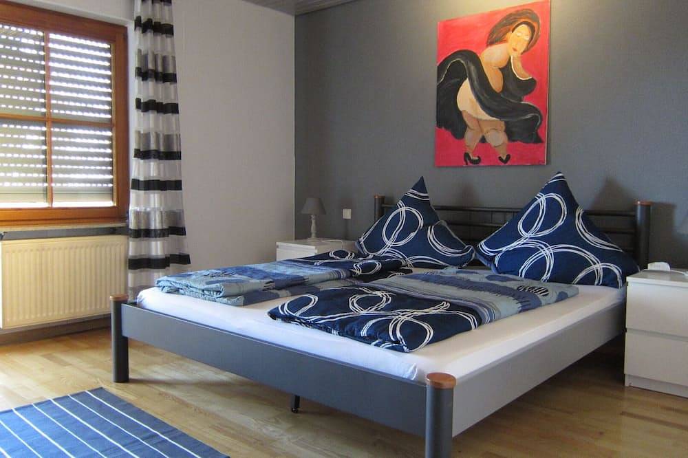 Ganze Wohnung, Moderne großzügige Ferienwohnung in ruhiger Südhanglage. in Kandern, Südschwarzwald