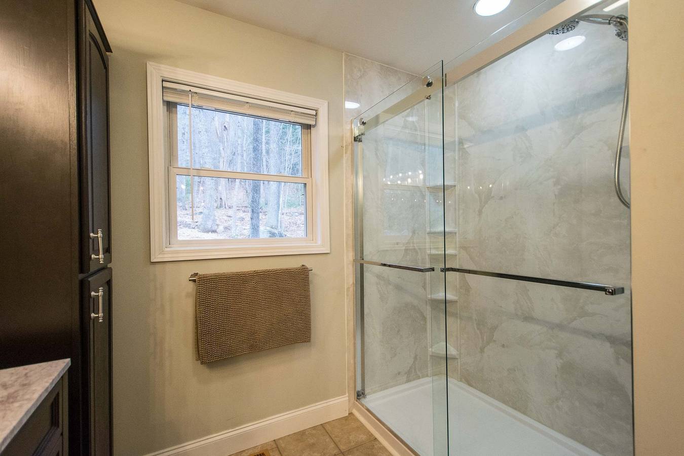 Spacious 4Br Retreat w Free Tix Fire Pit Grill in Blue Ridge Parkway, Buncombe County