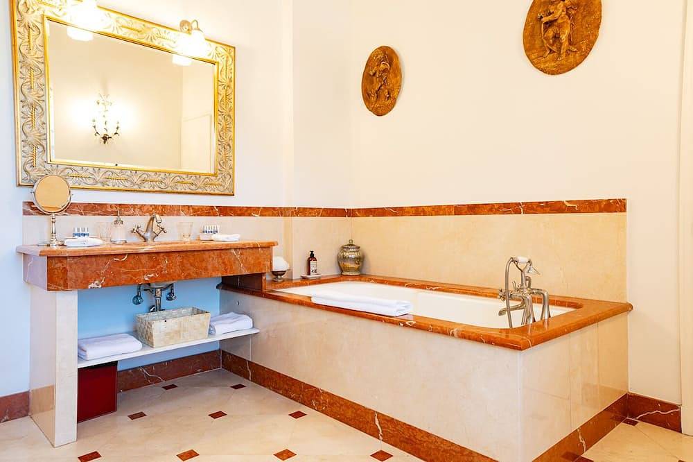 Suite-Exklusiv-Ensuite mit Bad-Parkblick in Loriol-du-Comtat, Vaucluse