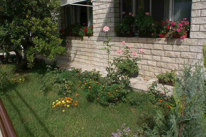 Ganze Wohnung, 3-Zimmer-Ferienwohnung mit Terrasse und Meerblick Pisak, Omis -a in Pisak, Omis-Riviera