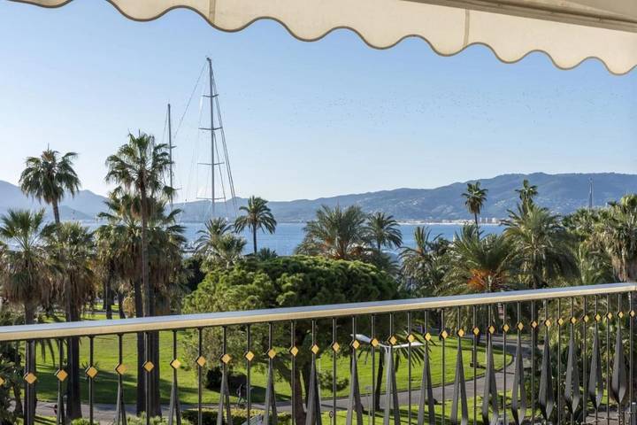 Gîte pour 4 personnes, avec terrasse dans Bijou Plage Cannes - 3