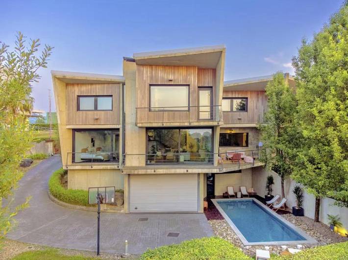 Escapadas de fin de semana para 8 personas, con piscina además de terraza y jardín en San Sebastián