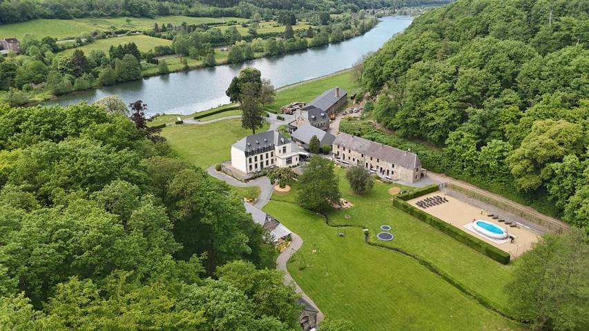 Location de vacances pour 6 personnes, avec vue ainsi que terrasse et piscine à Vireux-Wallerand - 2