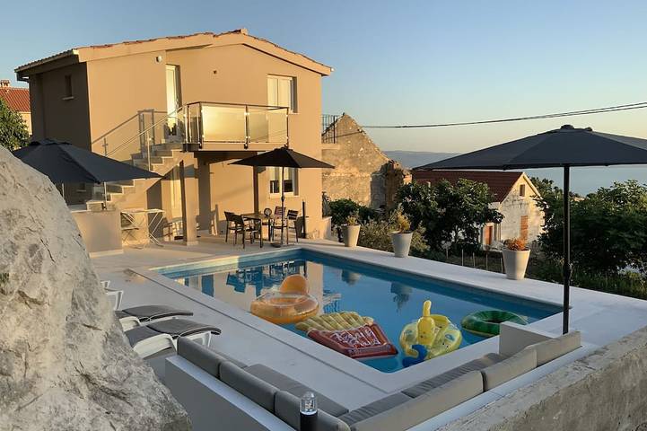 Ferienhaus für 6 Personen, mit Balkon und Garten in Podstrana