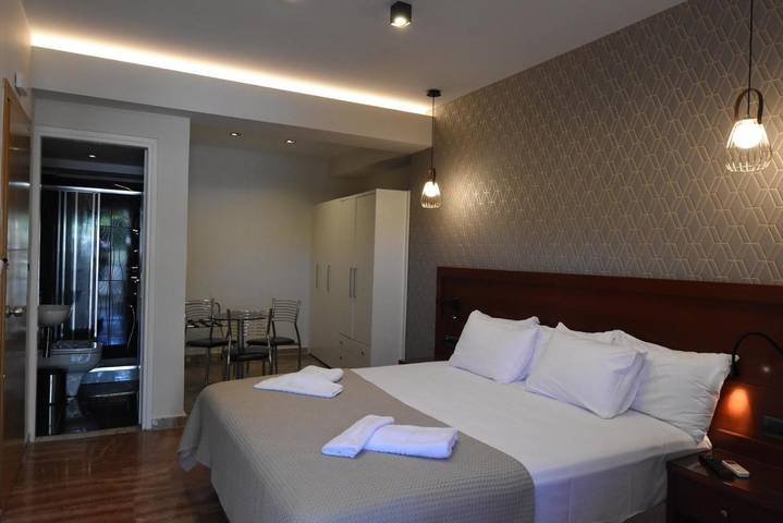 Location de vacances pour 7 personnes, avec piscine ainsi que vue et jardin dans Tolo (Grèce) - 2