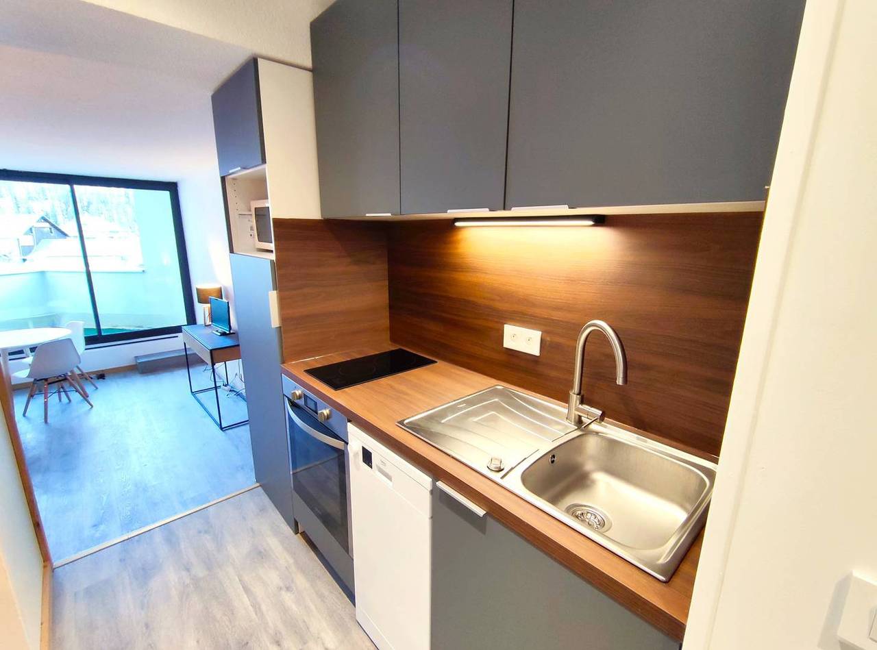 Geheel vakantieappartement, 2 rooms for 4 renovated in Front De Neige in Isola 2000, Isola