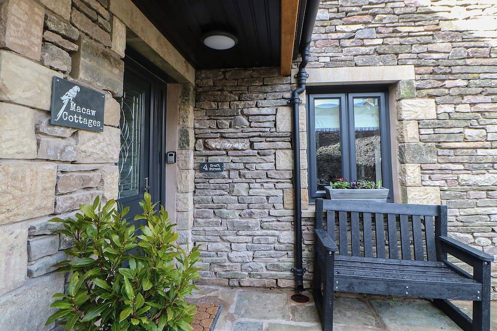 Macaw Cottages No 4, character holiday cottage in Kirkby Stephen in Kirkby Stephen, Cumbria