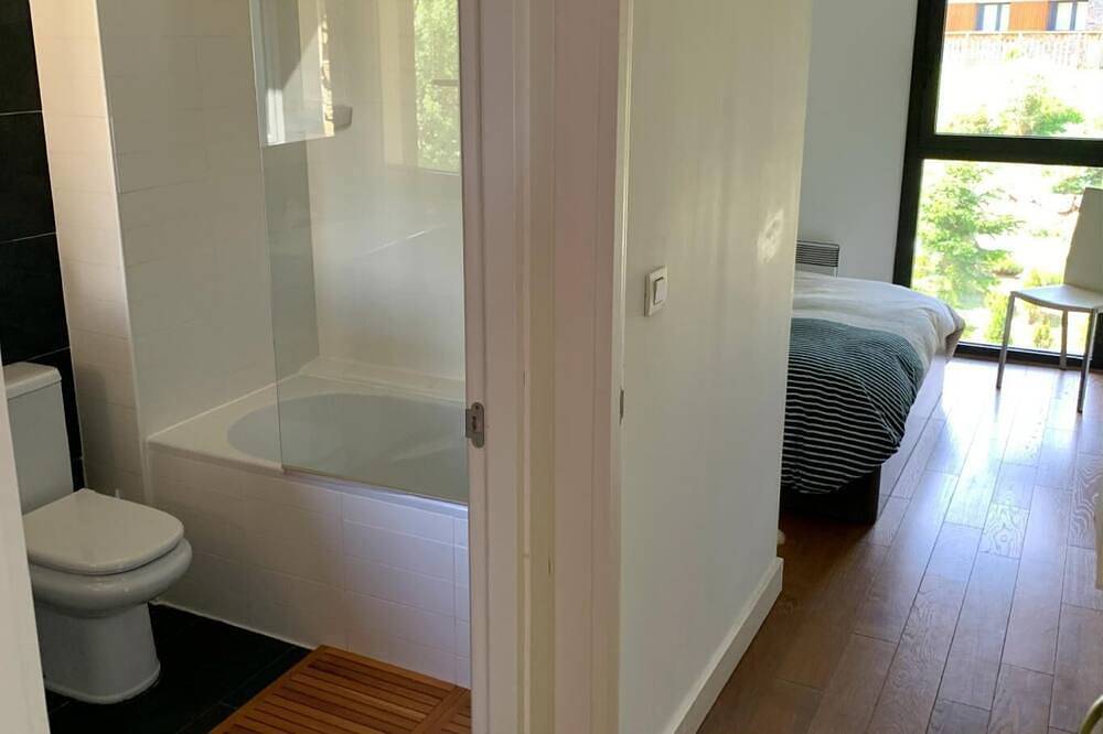 Ganze Wohnung, 2-bedroom Apartment, 5 guests. Views, Fireplace, Heated swimming pool in Saillagouse, Parc naturel régional des Pyrénées catalanes
