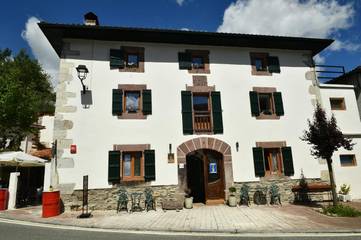 Gîte pour 2 personnes, avec jardin à Valcarlos
