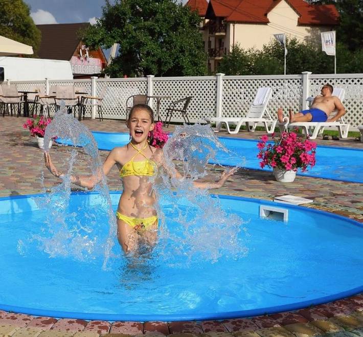 Hôtel pour 2 personnes, avec piscine ainsi que balcon et vue