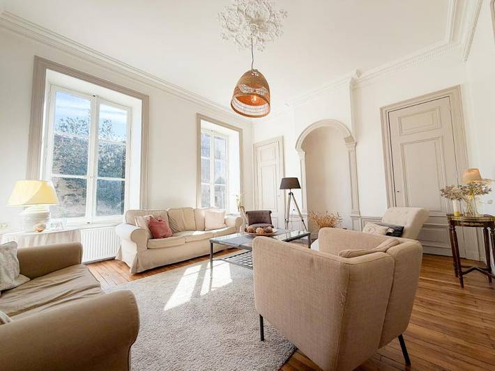 Location de vacances pour 8 personnes, avec jardin et piscine à Maringues