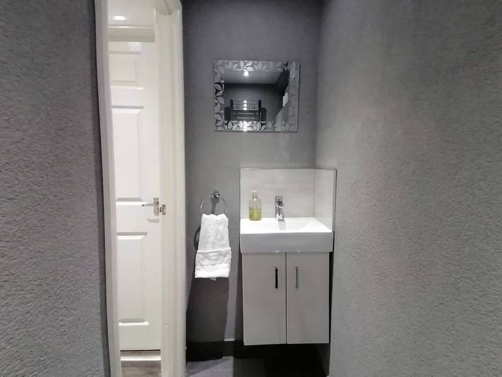 Entire holiday apartment, 1-Bed Apartment Near Coventry Hospital in Coventry, Birmingham Area