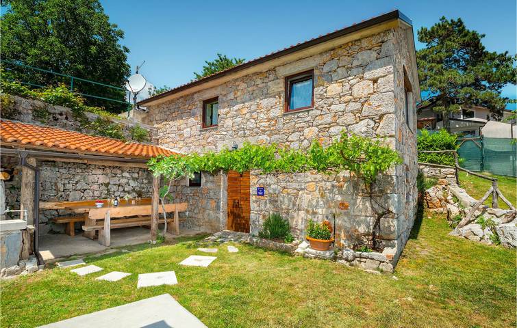Ferienhaus für 8 Personen, mit Garten und Ausblick sowie Pool und Terrasse