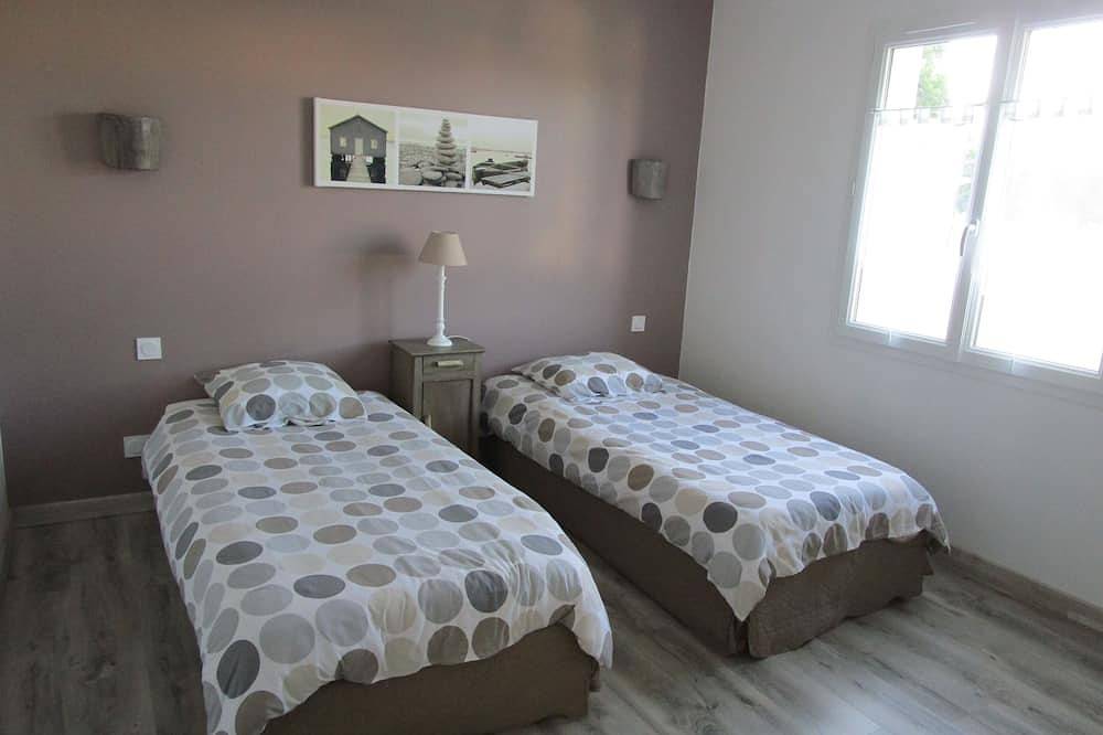 At the foot of the Ile d'Oléron bridge quiet villa not overlooked private parking in Bourcefranc-le-Chapus, Côte de Beauté