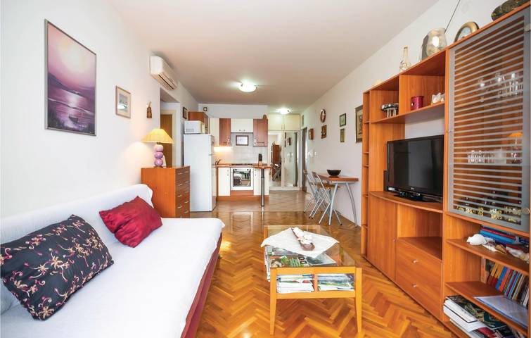 Gîte pour 6 personnes, avec terrasse à Brela - 4