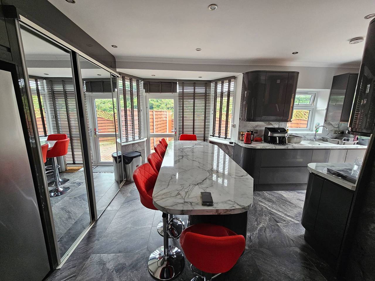 Serene 5-Bedroom House in Staines-upon-Thames with Garden in Thorpe Park, Surrey