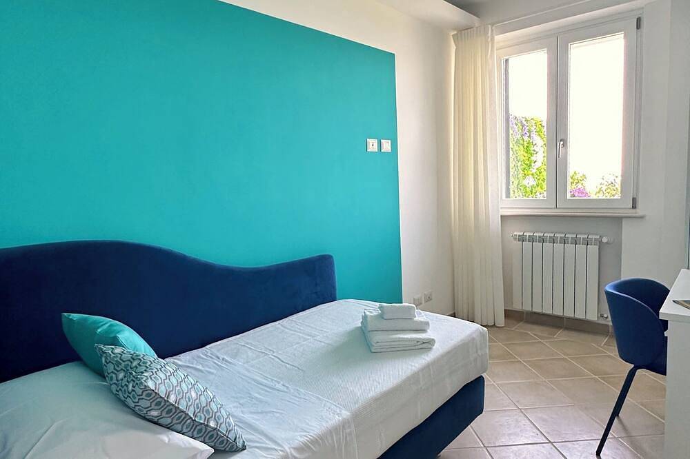 Appartamento con Terrazzo, Piscina Idromassaggio e Vista Golfo di Napoli in Sorrento, Naples Province