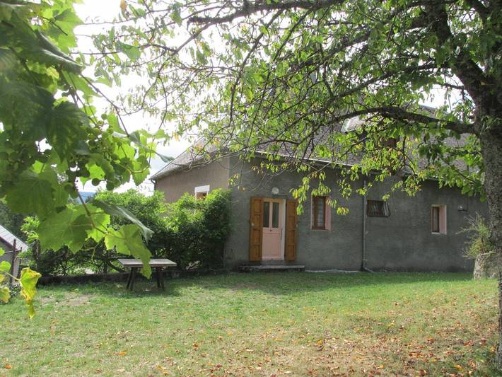 Gîte pour 5 personnes, avec jardin et piscine ainsi que jacuzzi et sauna à Saint-Laurent-en-Beaumont