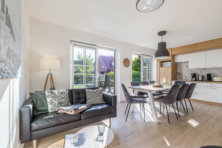 Ferienhaus für 9 Personen, mit Balkon und Garten sowie Sauna in Boltenhagen