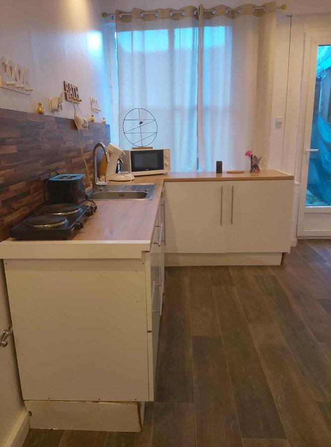 Appartement entier, One-Bedroom Apartment in Saint-Léonard-de-Noblat, Région de Limoges